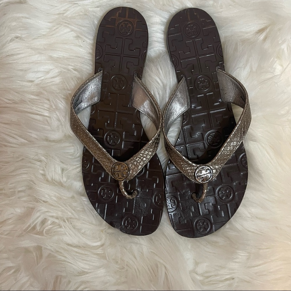 Tory Burch Thor’s sandals in bronze, 8
